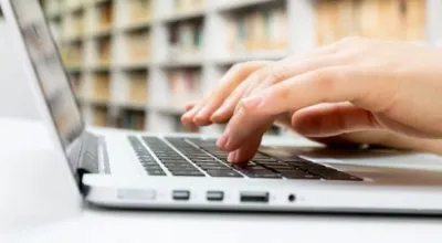 كيف أكتب في الكيبورد بسرعة كالمحترفين و لماذا الأحرف غير مرتبة